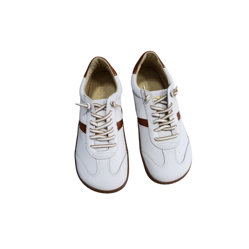 Detalle de la puntera amplia de las zapatillas barefoot piel mujer Flexinens