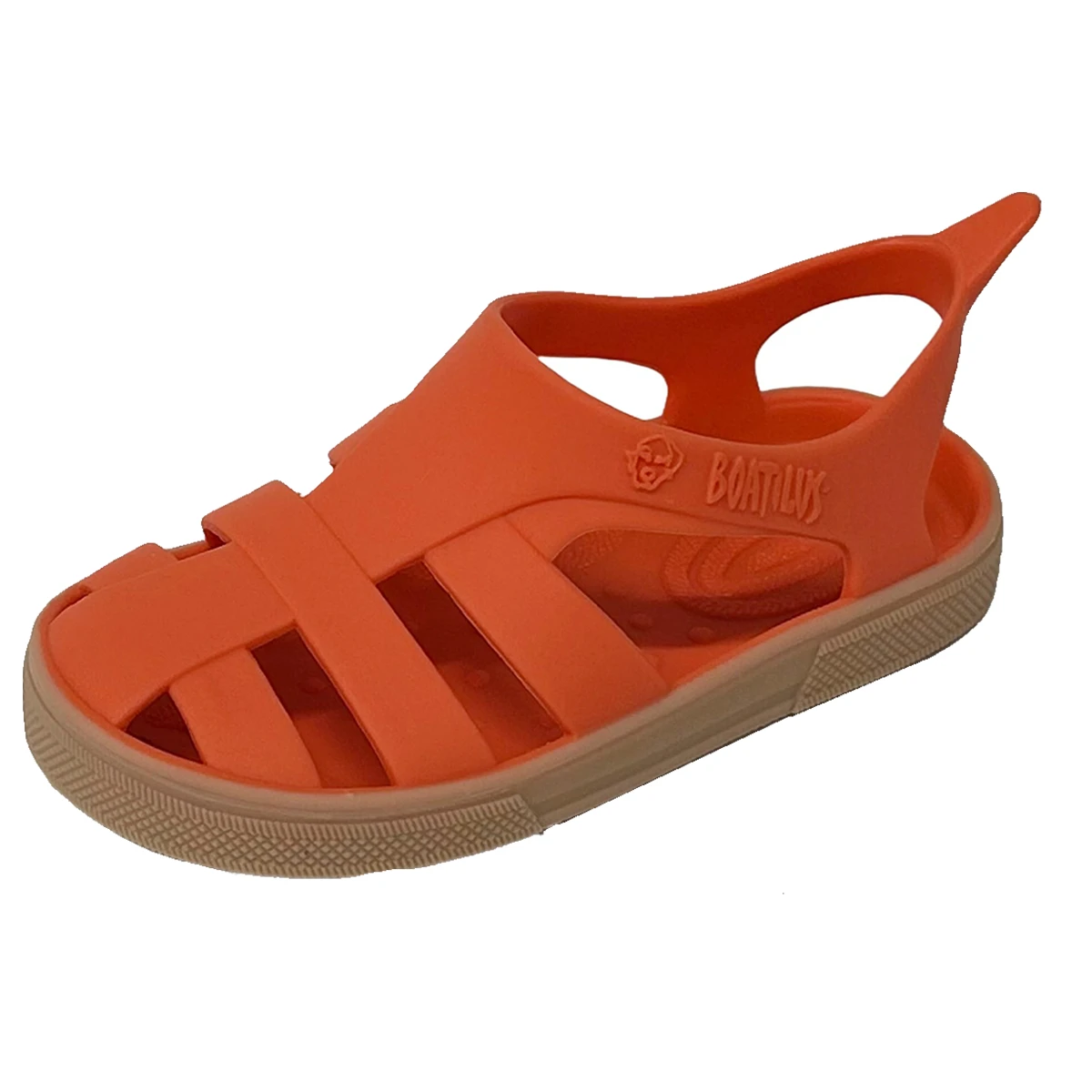 Par de Cangrejeras Boatilus Bioty en color coral, con diseño cerrado, suela tipo tenis color beige y forma anatómica para niños en verano.