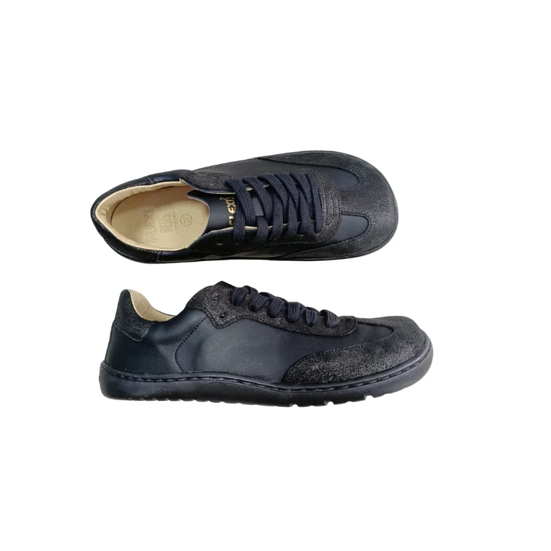 Detalle de la piel de las zapatillas barefoot negro Flexinens 9025