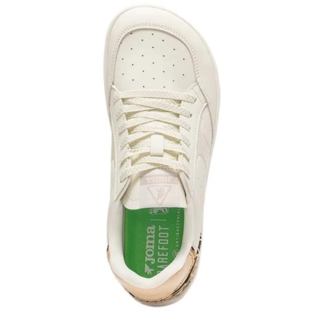 Detalle de la puntera amplia en zapatillas barefoot beige mujer