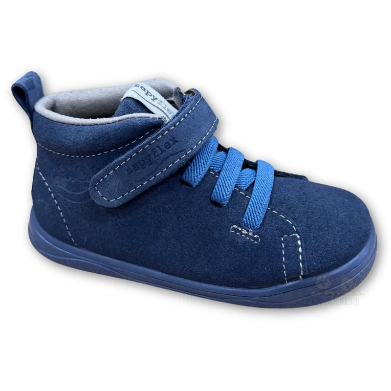 Botita azul Zapyflex Bolonia Jeans en uso